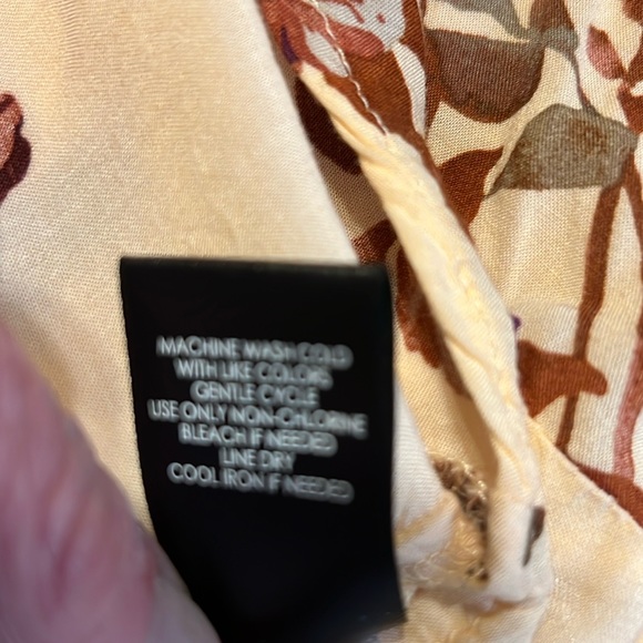 Size 4  Torrid Harper blouse - Picture 6 of 6